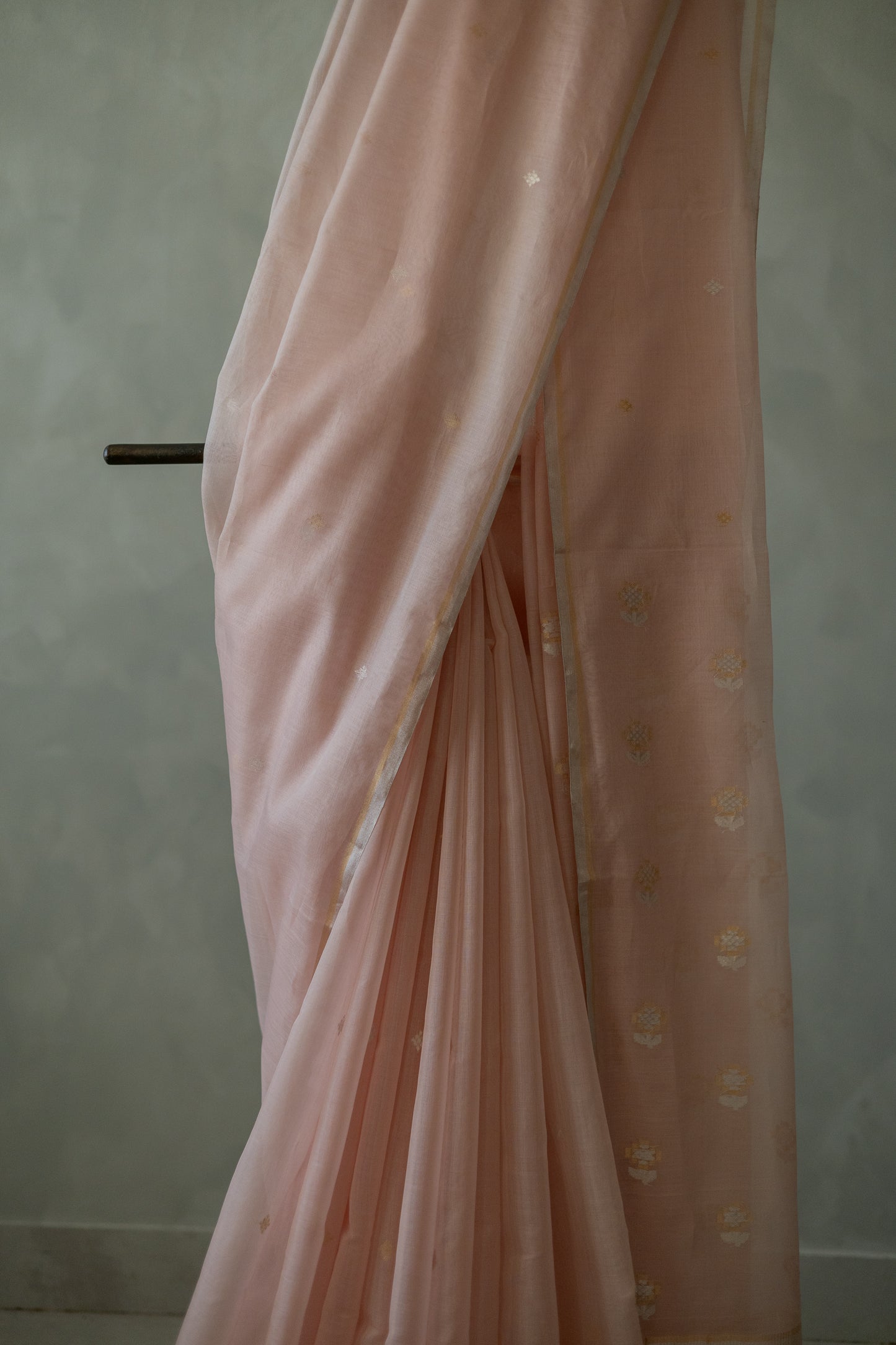 Baby Pink Silk Cotton All Over 9 Dots Diamond Motif Saree