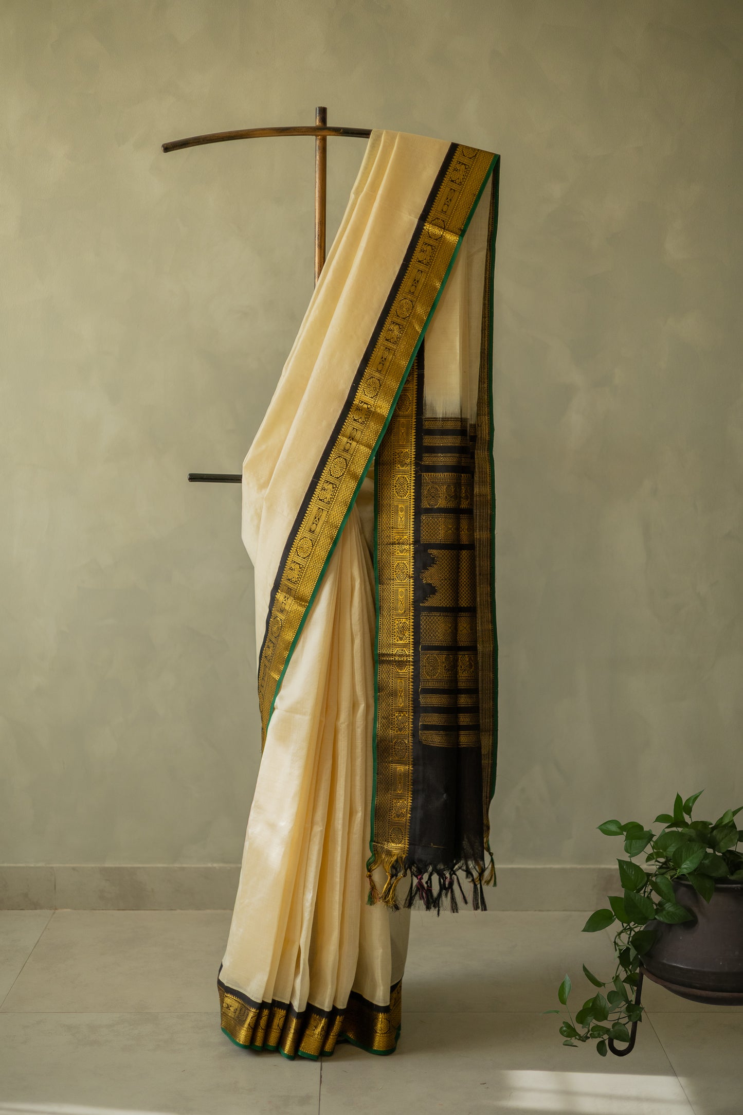 Off White Silk Cotton with Traditional Border Saree