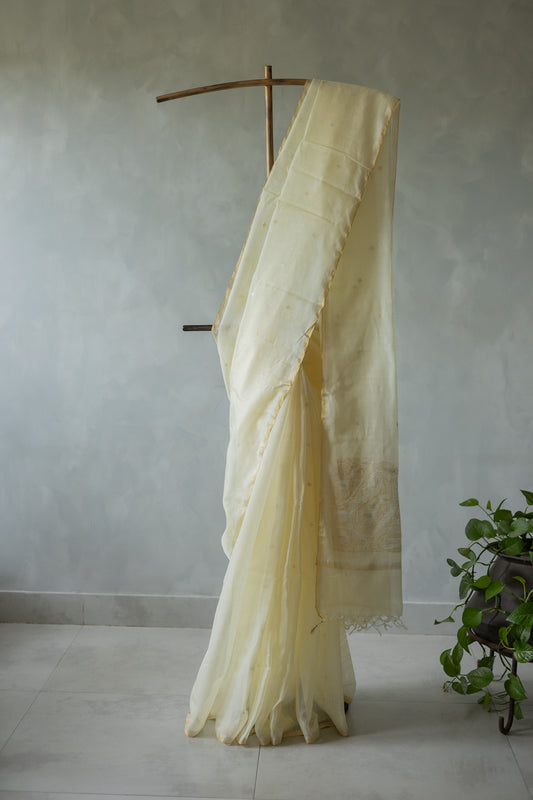 Light Yellow Silk Cotton All Over 3 Leaf Motif Ambi Pallu Saree