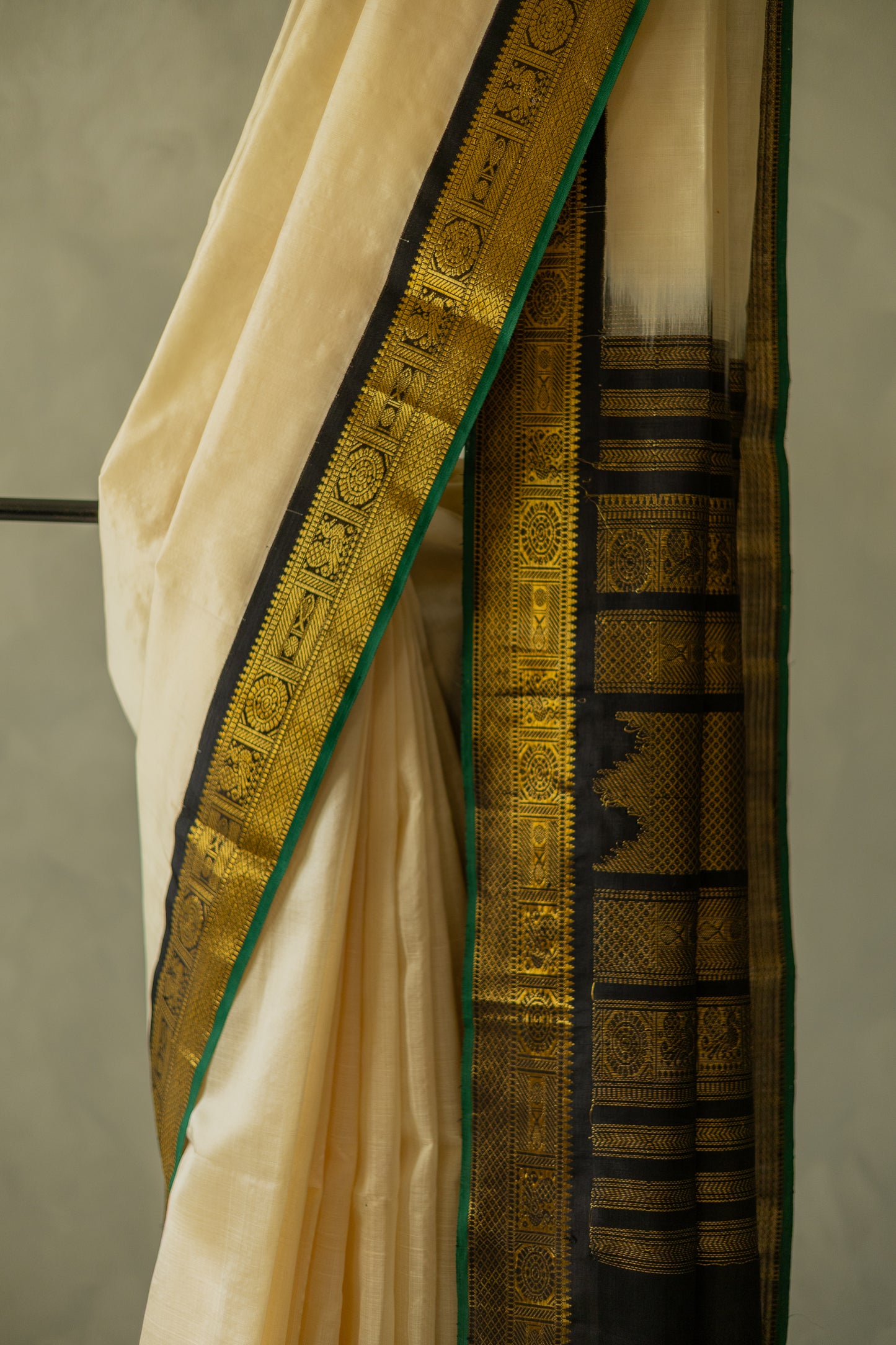 Off White Silk Cotton with Traditional Border Saree