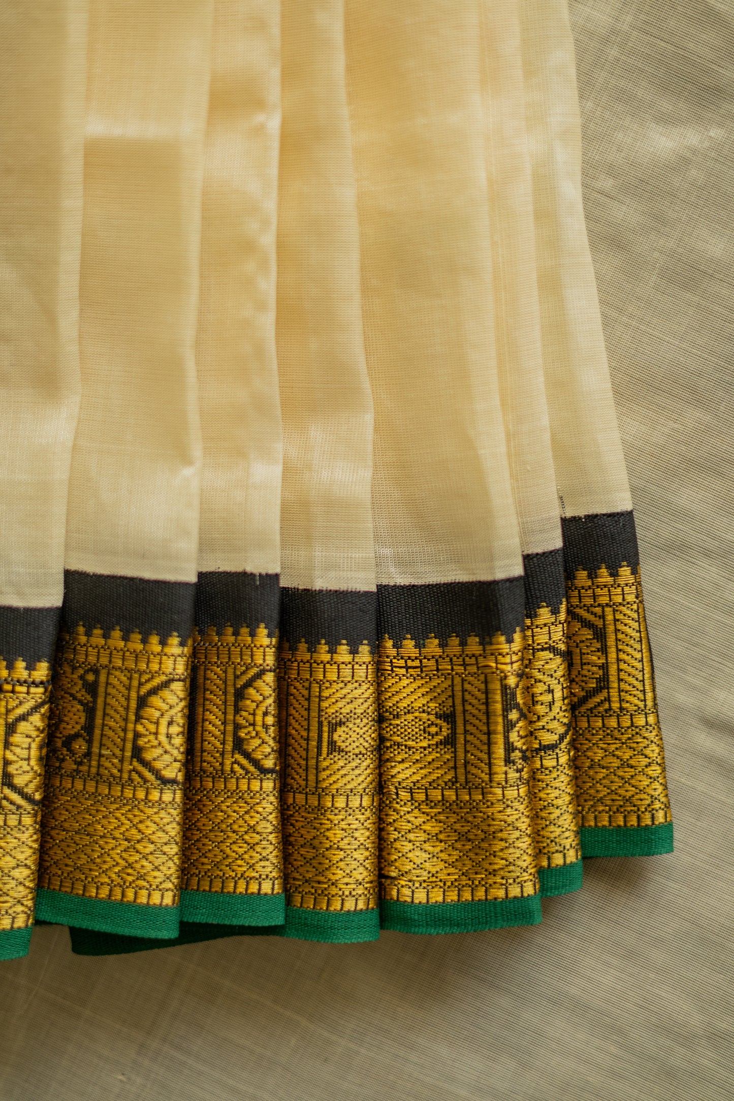 Off White Silk Cotton with Traditional Border Saree