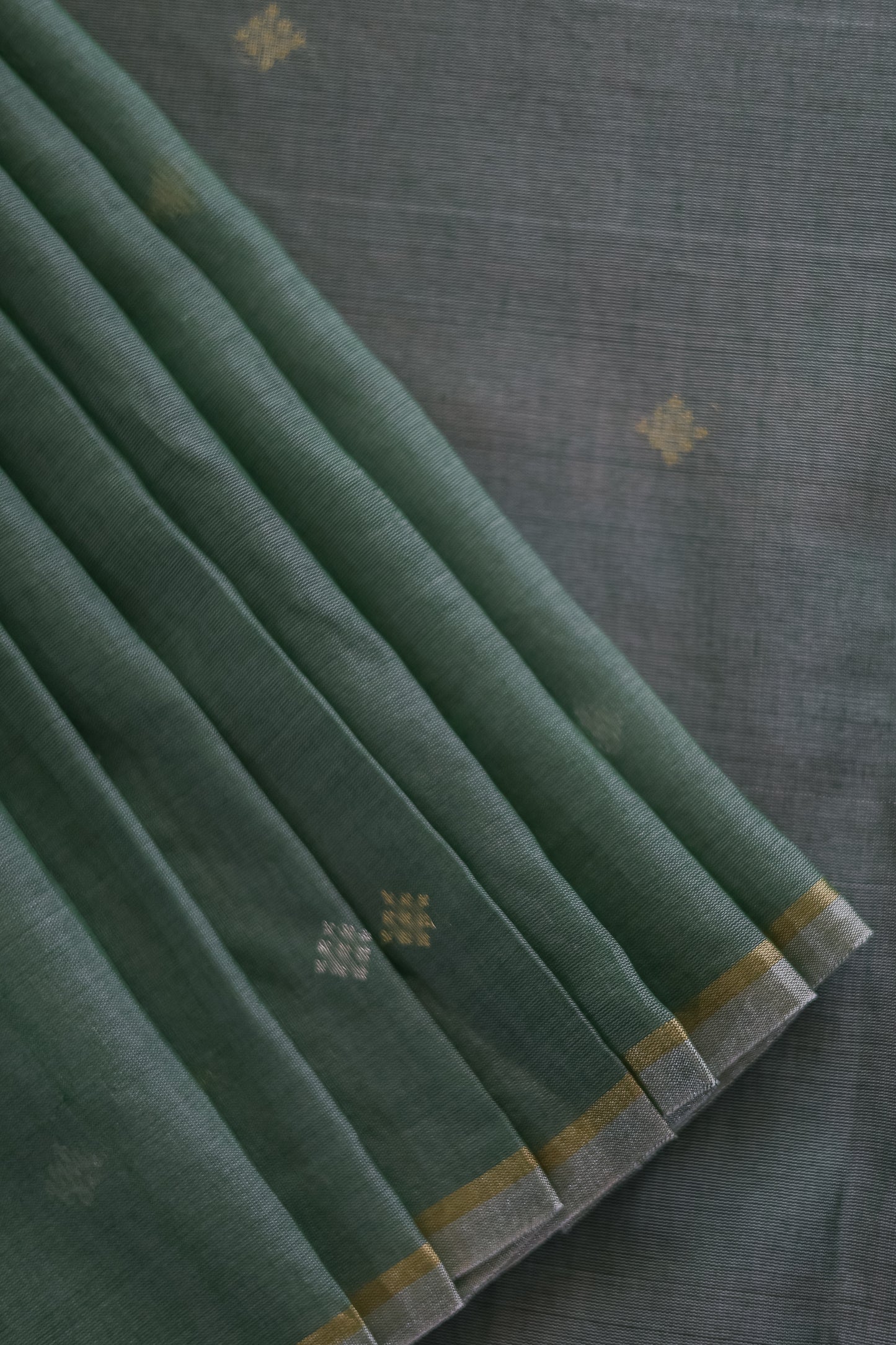 Green Silk Cotton All Over 9 Dots Diamond Motif Saree