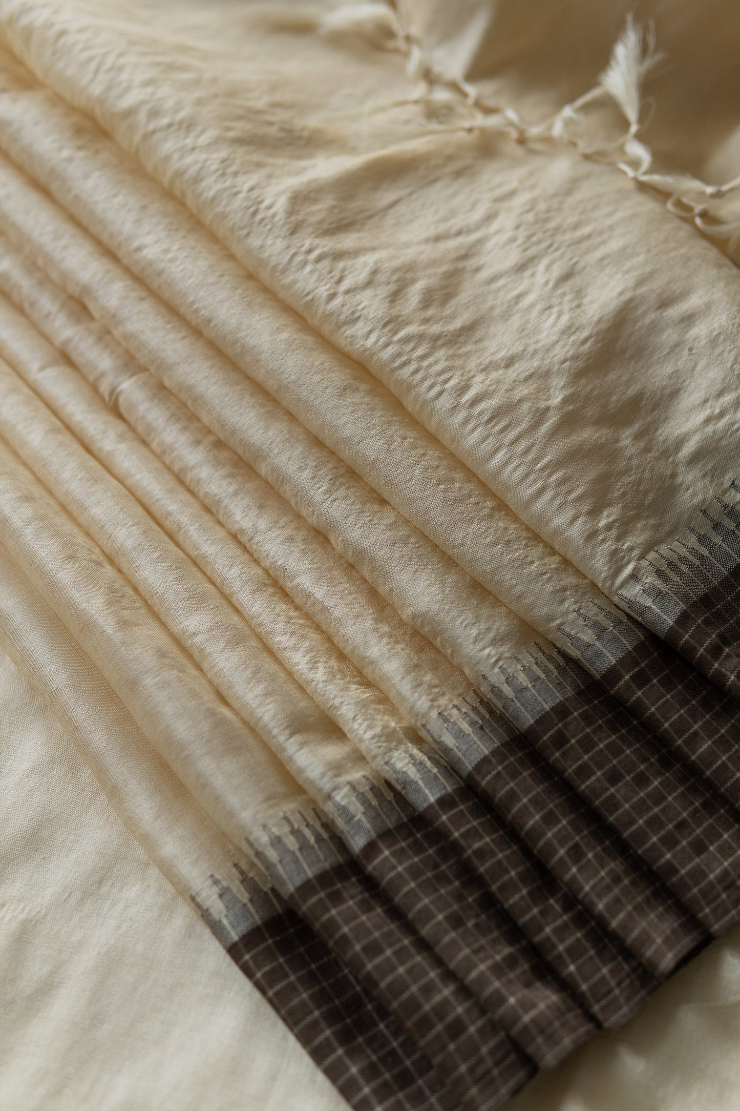 Off White Tussar Silk with Plain Body Ganga Jamuna Border Saree