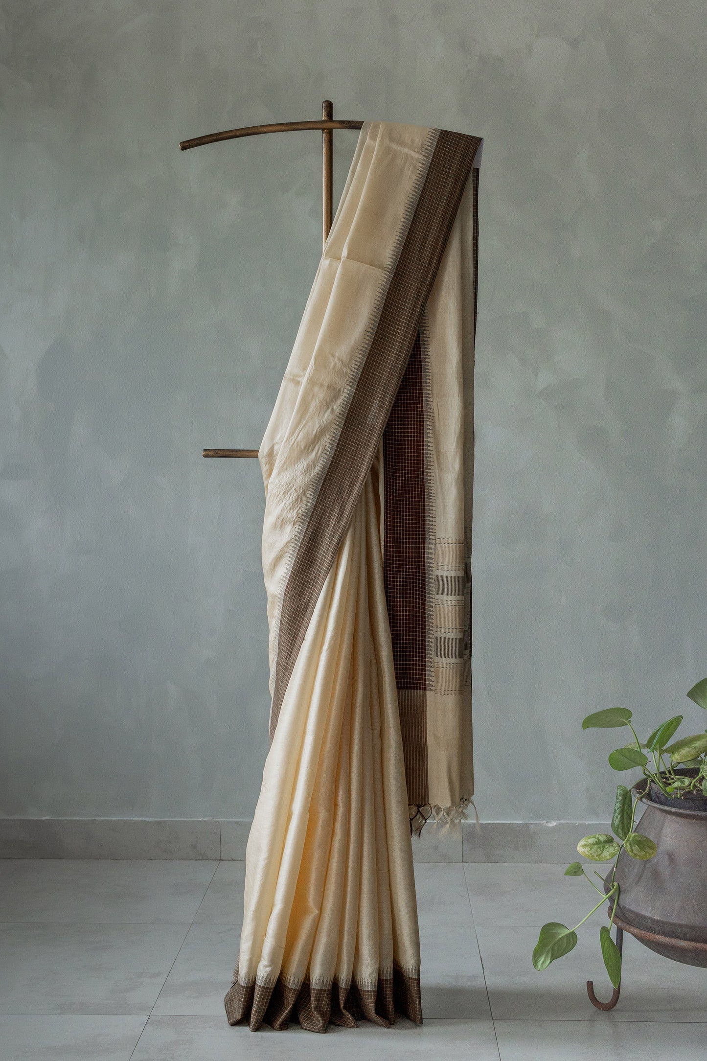 Off White Tussar Silk with Plain Body Ganga Jamuna Border Saree