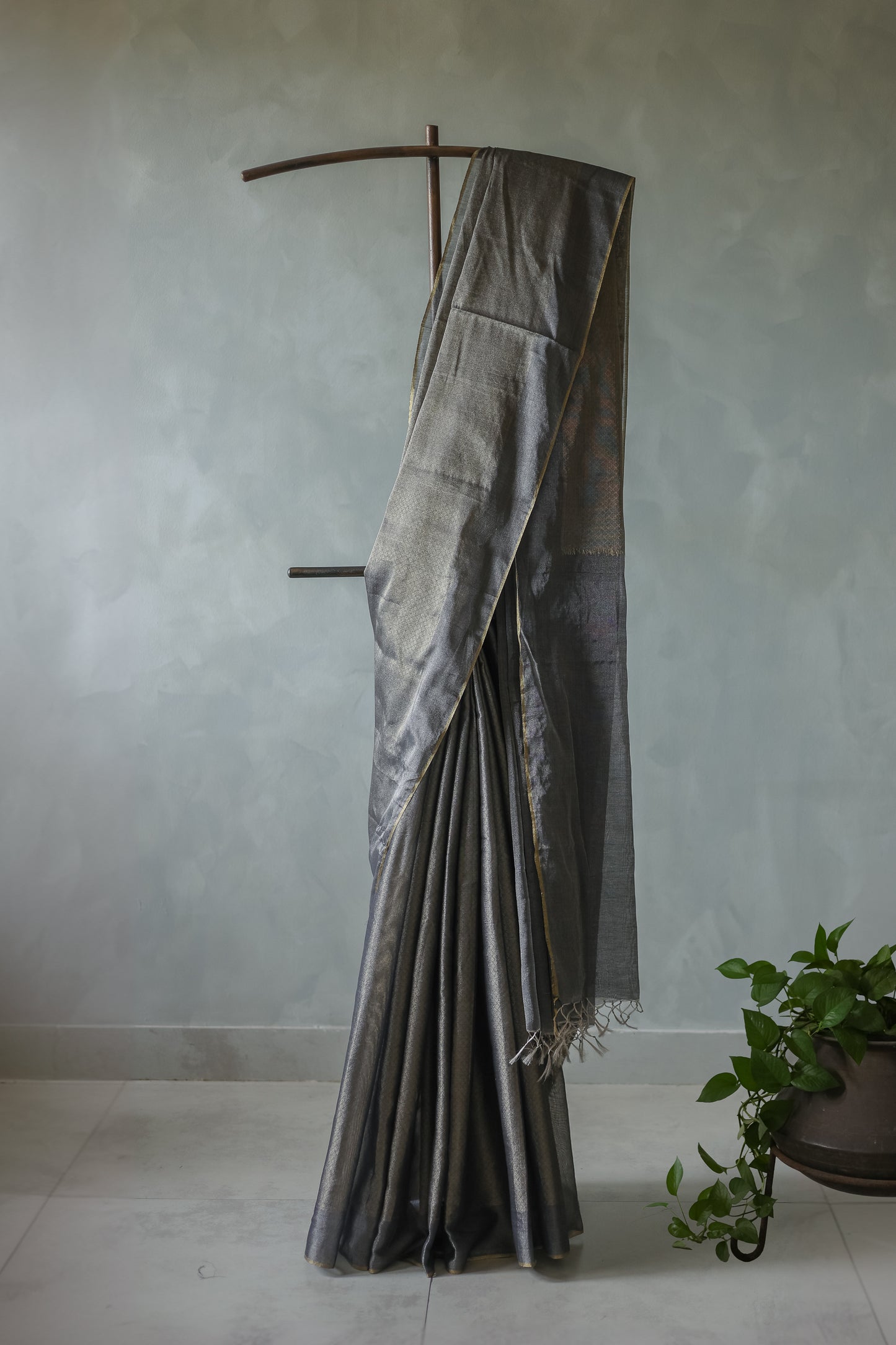 Grey Silk Cotton Tissue with Plain Border and Pallu with Diamond Motif Body Saree