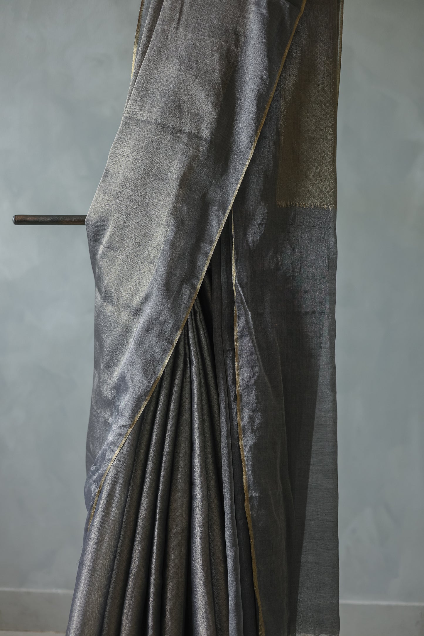 Grey Silk Cotton Tissue with Plain Border and Pallu with Diamond Motif Body Saree