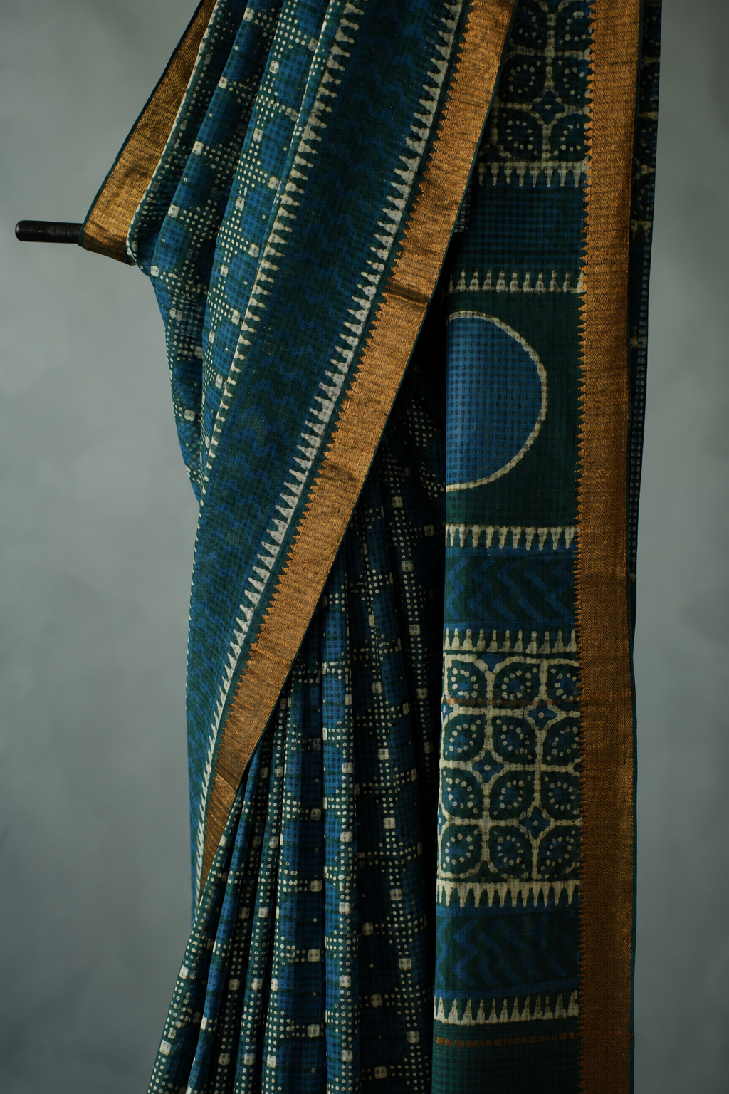 Deep Teal Mangalagiri Cotton Saree Featuring an All Over Dabu Print