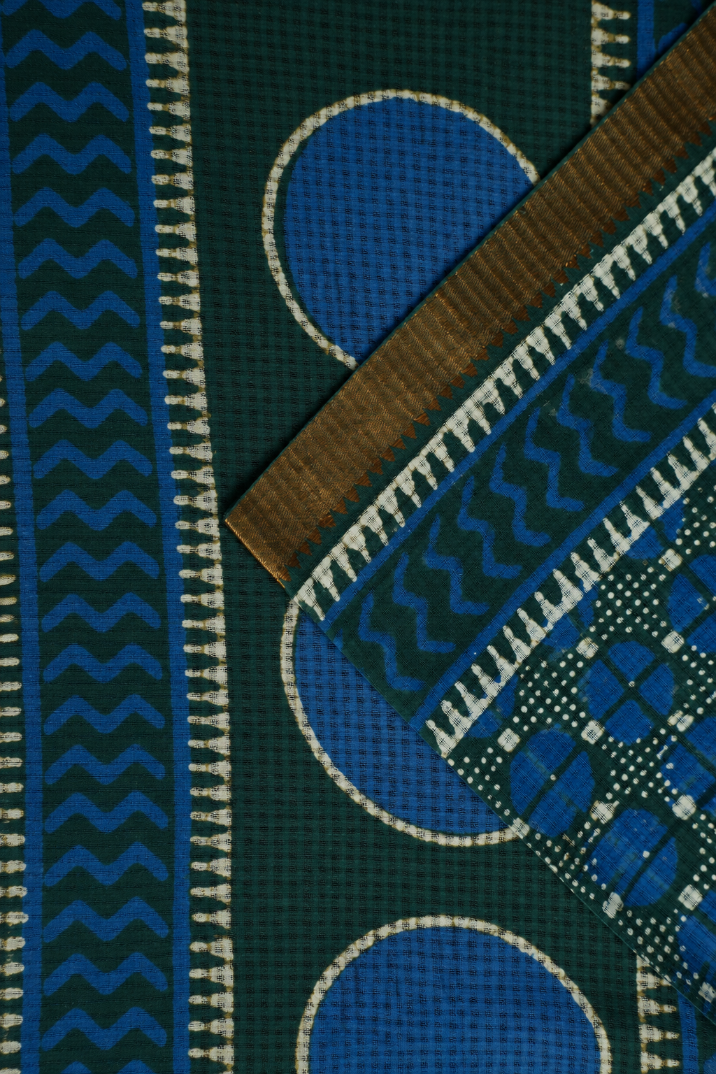 Deep Teal Mangalagiri Cotton Saree Featuring an All Over Dabu Print