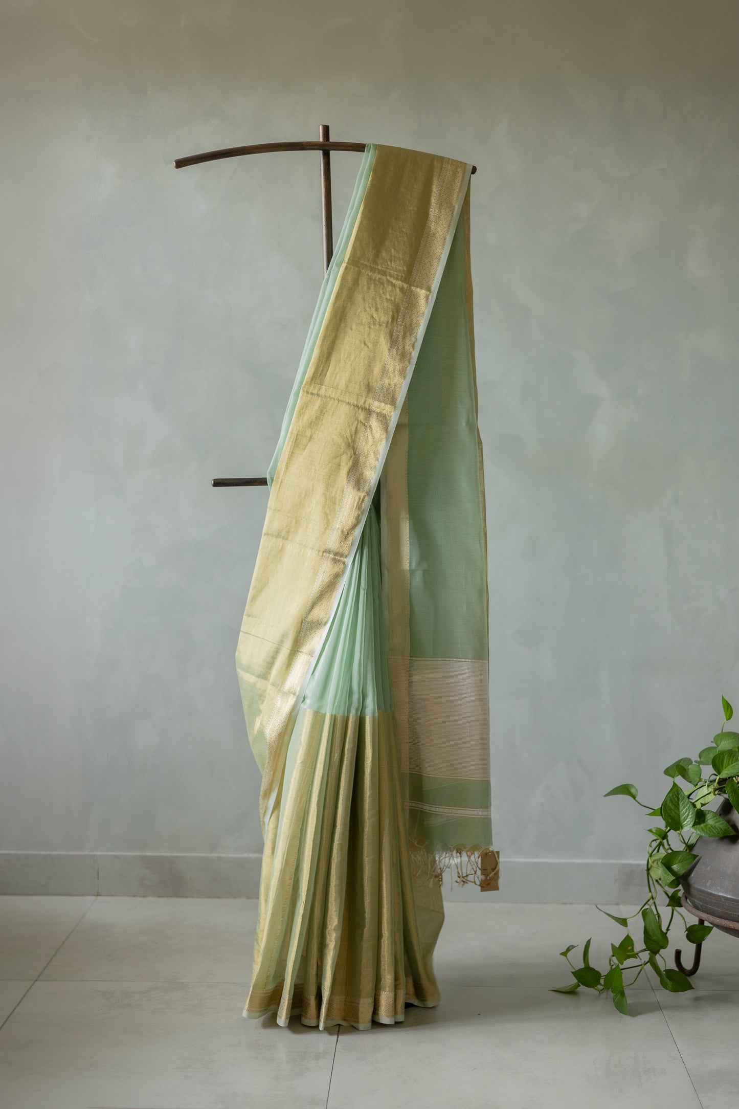 Light Green Maheshwari Half and Half Gold Tissue Saree