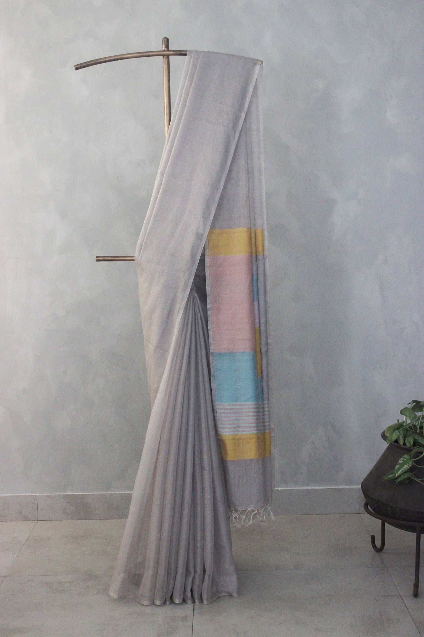 Grey mercerised silk cotton with Abstract Pallu saree