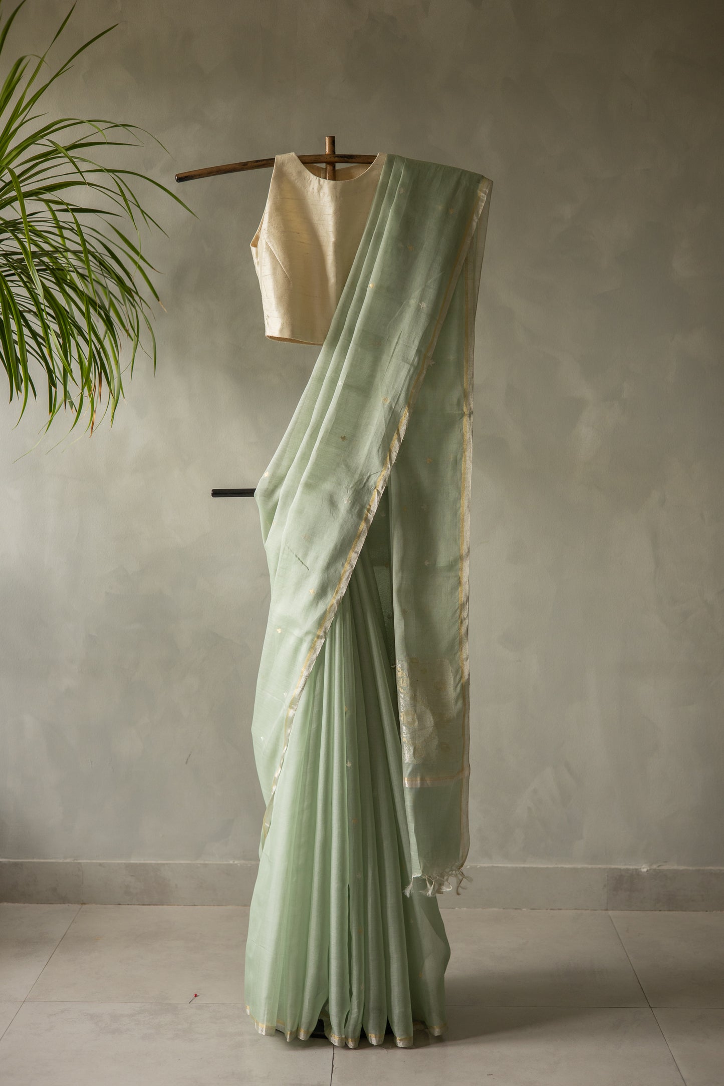 Greyish Green Silk Cotton Autum Leaf Motif Saree
