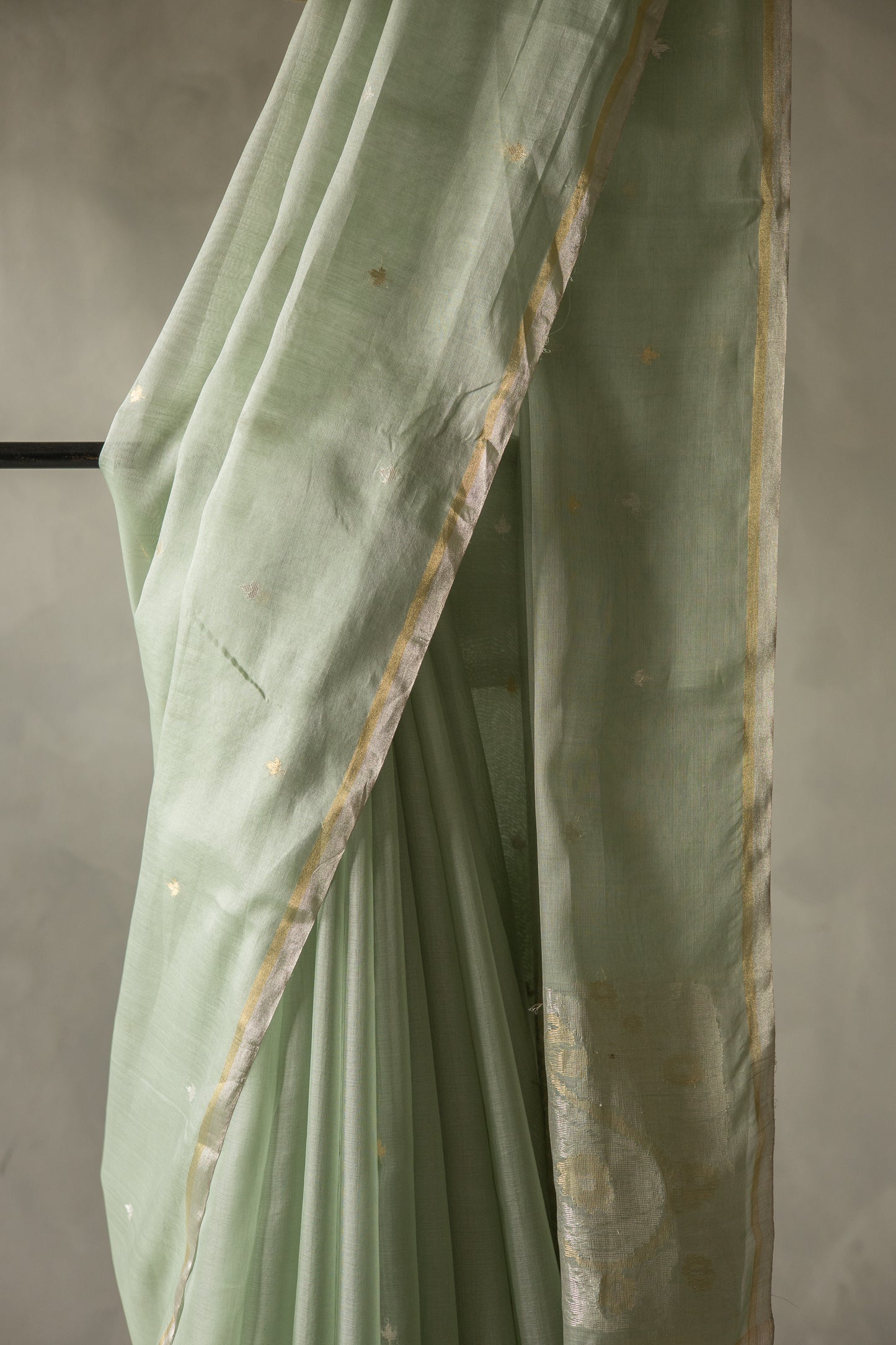Greyish Green Silk Cotton Autum Leaf Motif Saree