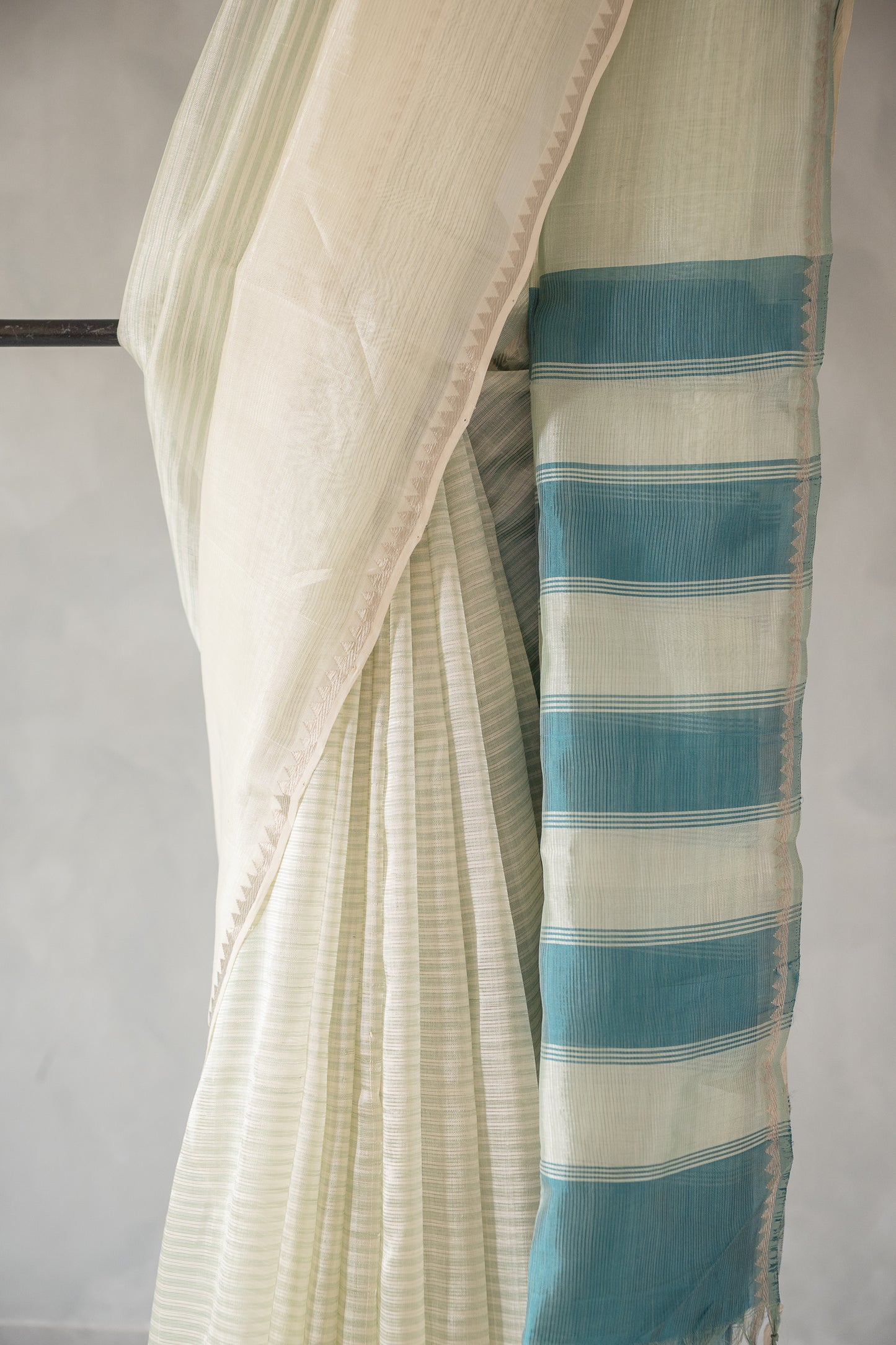 Off White Plain Mangalagiri Silk Cotton with Teal Blue Pallu Saree