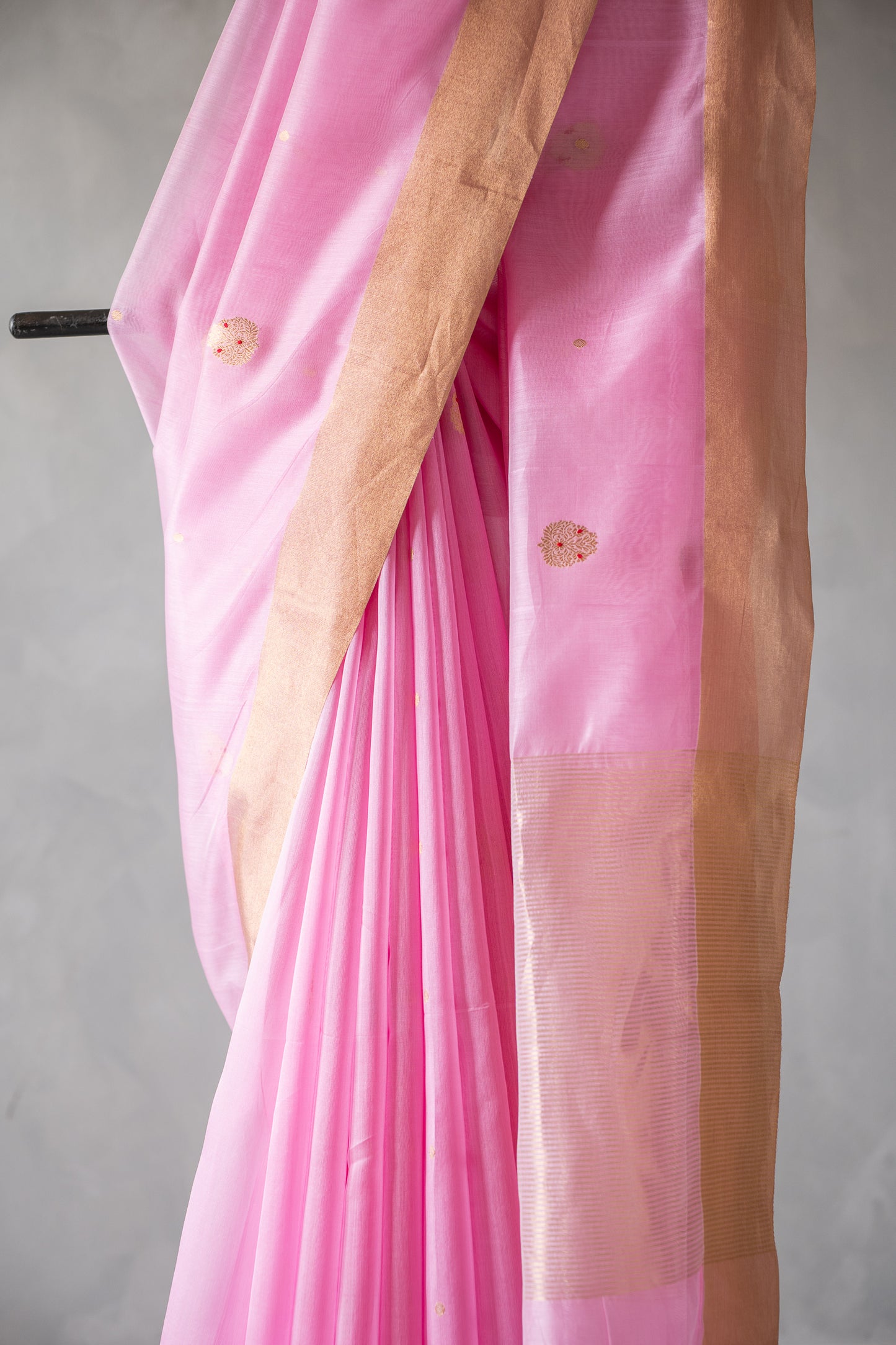Blush Pink Maheshwari Silk Cotton with Antique Gold Border and Butti Motifs Saree